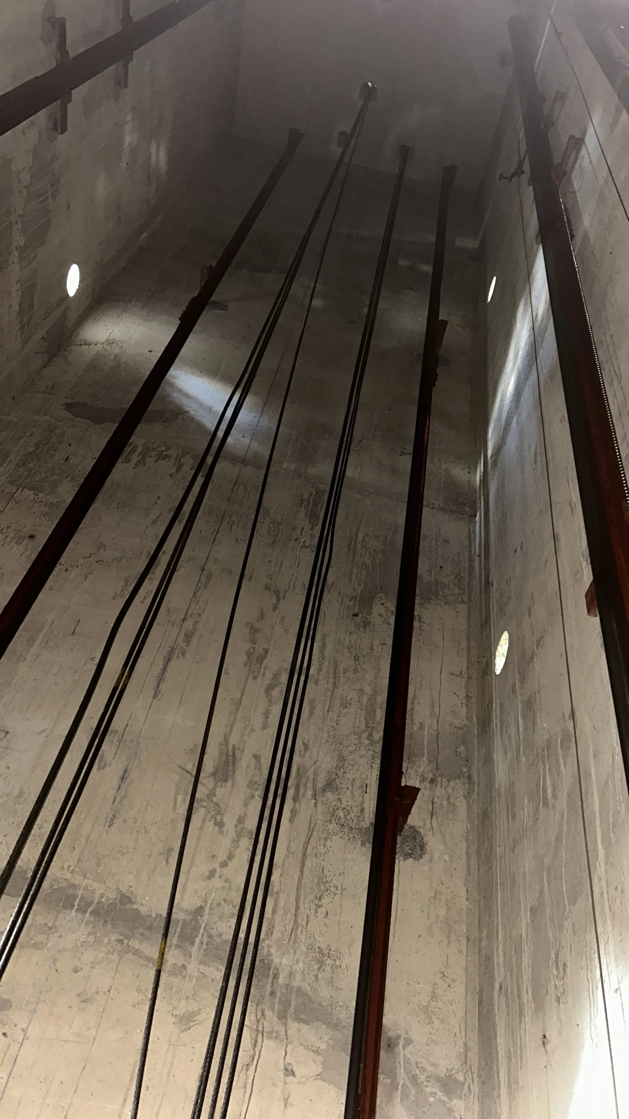 Démontage guides ascenseur