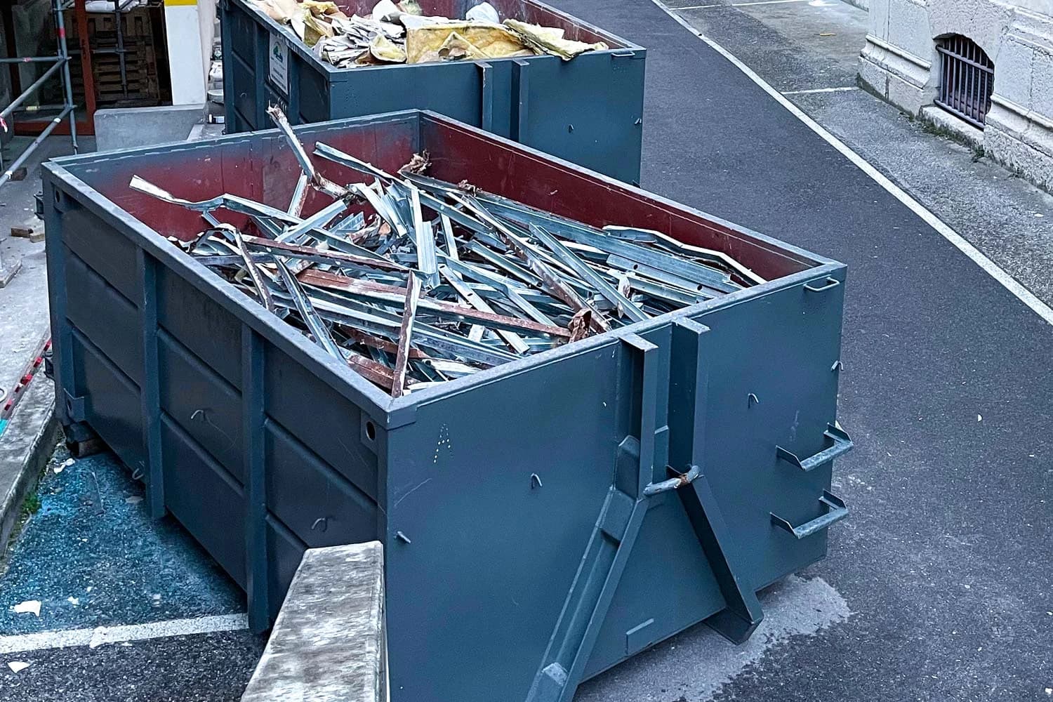 Tri et préparation matière - La matière est séparée, débitée et conditionnée selon sa destination pour faciliter l'évacuation, la reprise ou une meilleure valorisation.