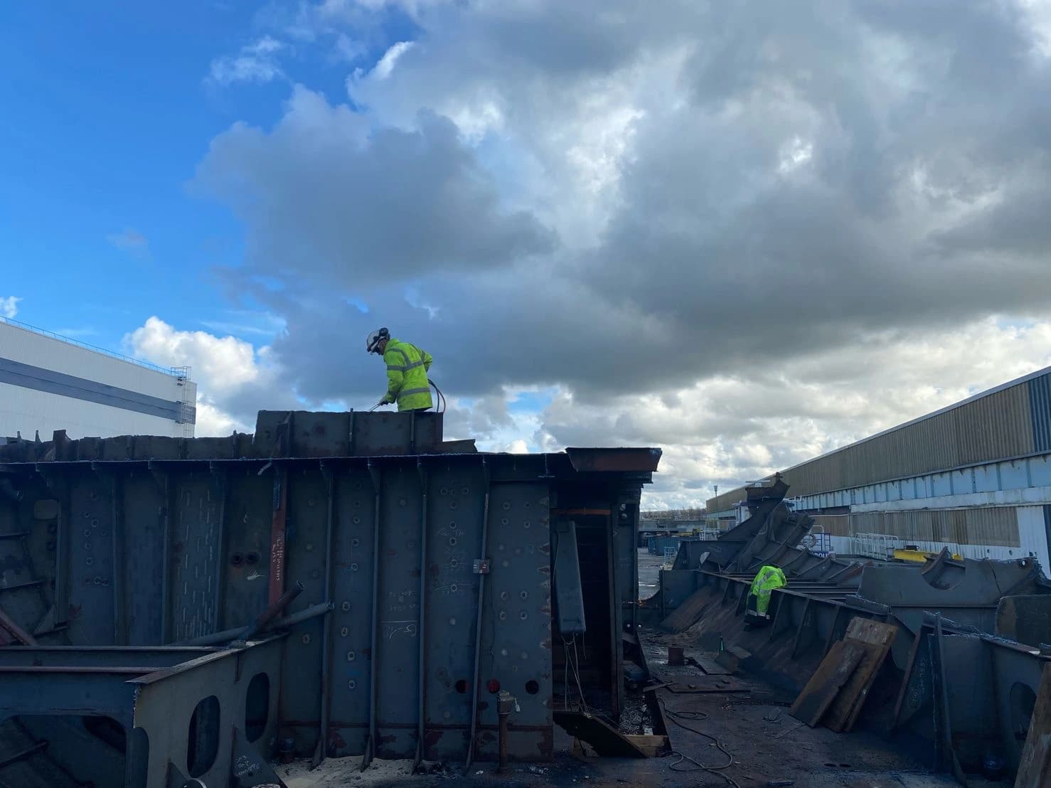 Spécialistes de la phase métal - Nous intervenons quand il faut déposer, découper ou démonter des ensembles métalliques avec méthode, du process industriel aux ouvrages de grande portée.