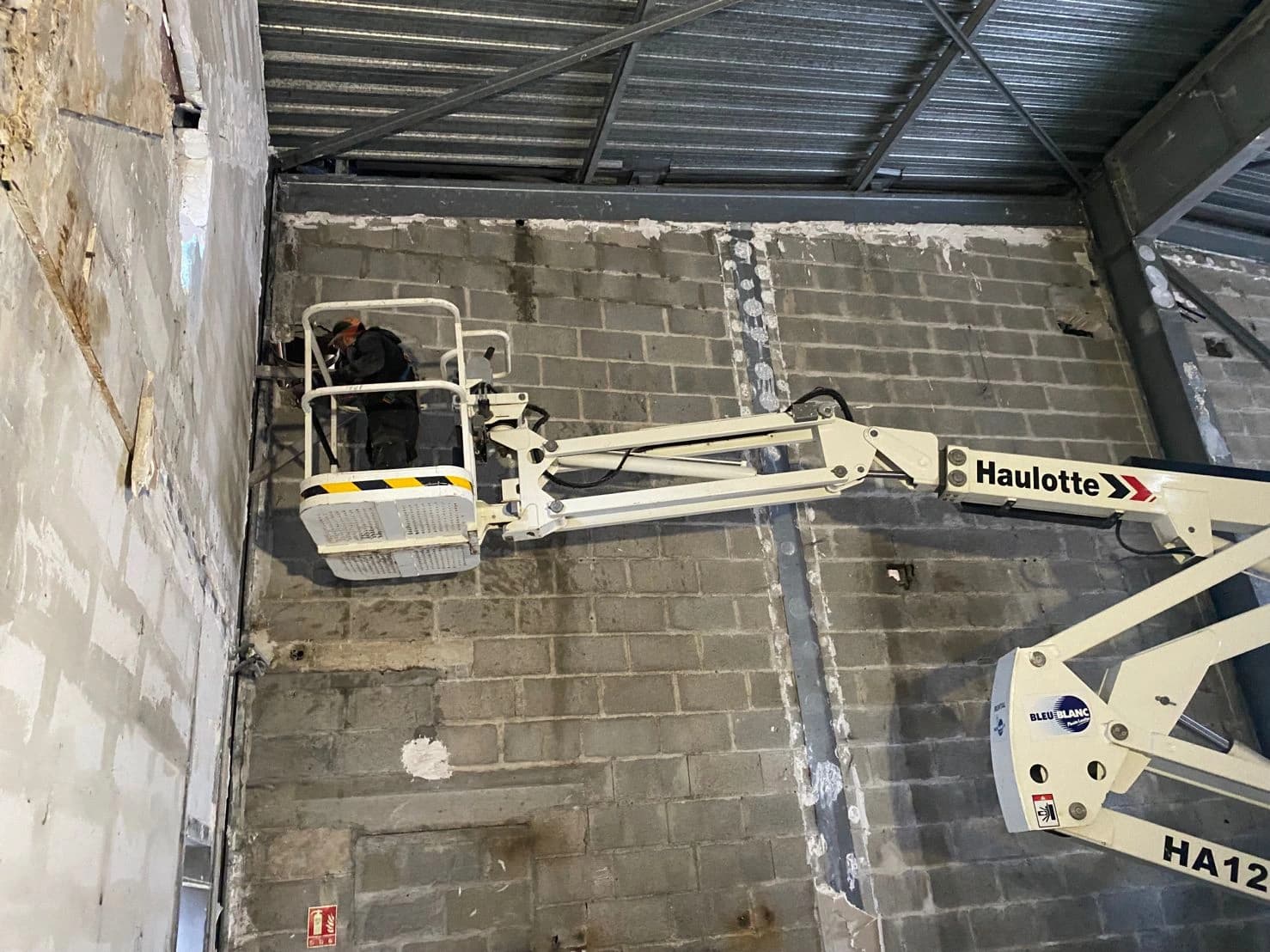 Déconstruction sélective industrielle avec sciage de mur à Rennes