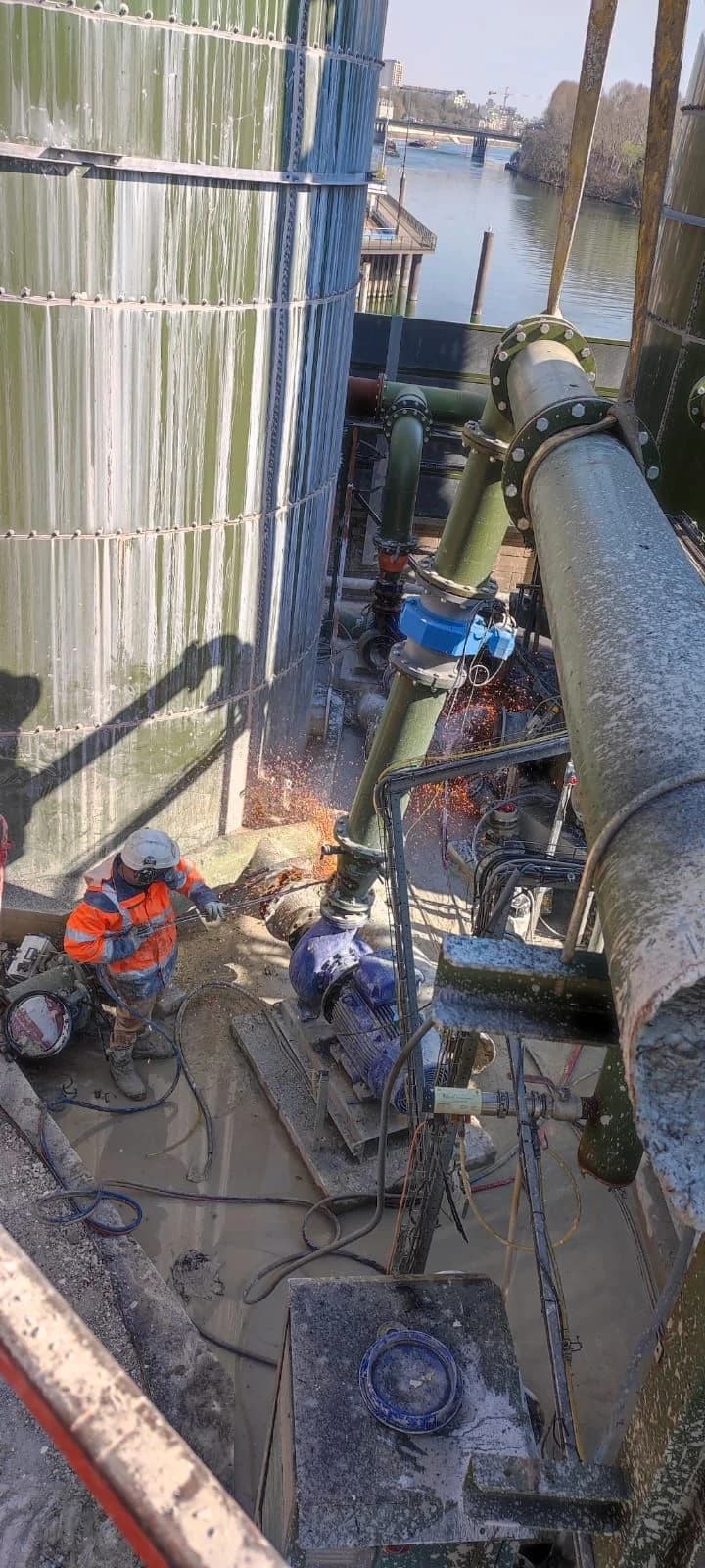 Démolition de canalisation industrielle sur bassin à Cherbourg