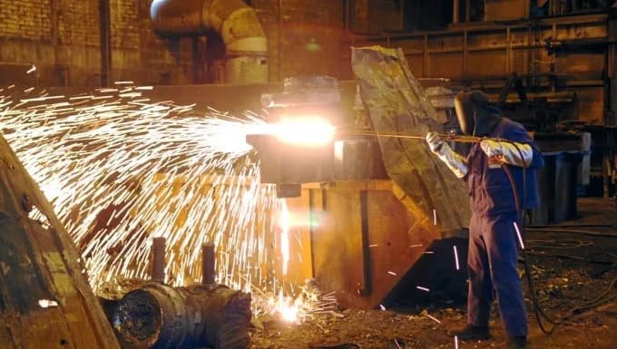 Démolition métallique sur un site industriel à Angers, Maine-et-Loire